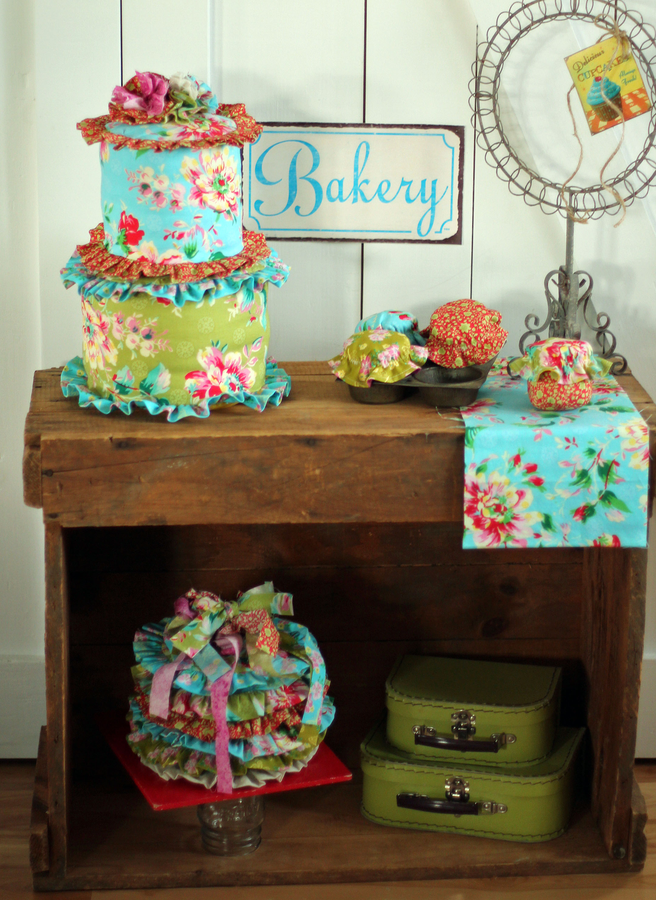 Tiered Cake Tutorial {fabric bakery part 1}